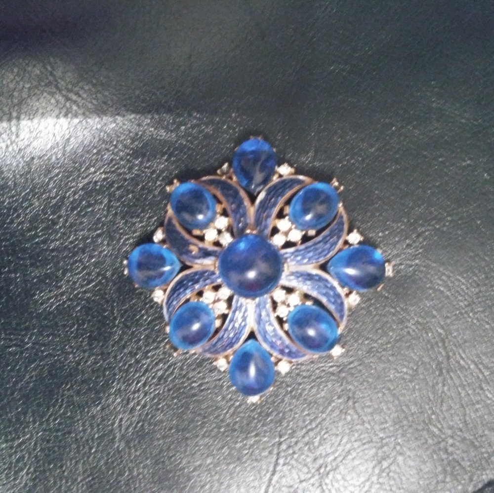 Crown Trifari Blue LUCITE CABOCHON PIN VINTAGE